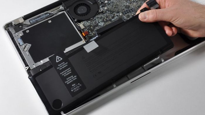 Hướng dẫn reset SMC trên MacBook không có chip T2 với pin tháo rời - Bước 2